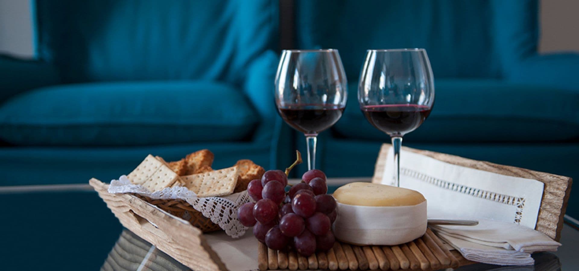 How to Create a Portuguese Wine & Cheese Experience