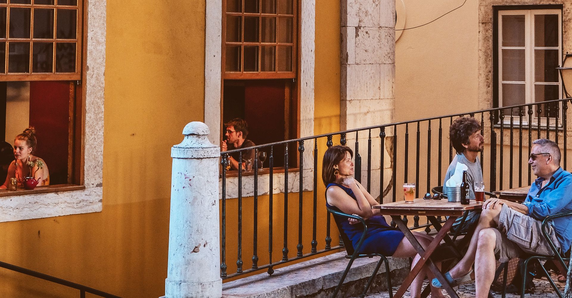A cozy and inviting café in Lisbon, Cruz Credo offers a blend of traditional Portuguese dishes.